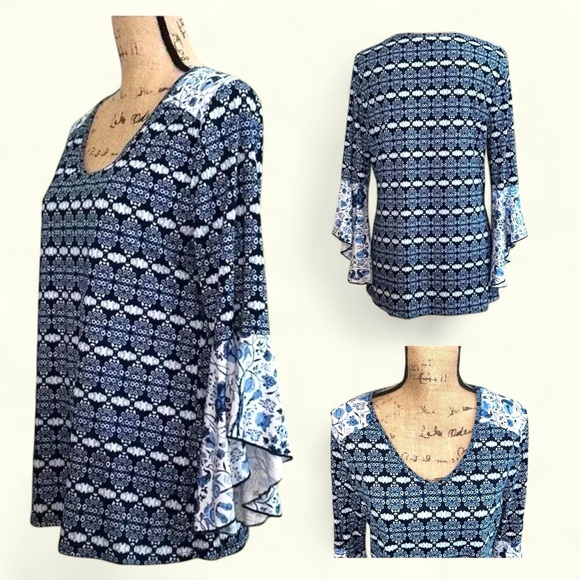 Como Blu - Navy Print Top, Bell Sleeves, Size Medium - Picture 1 of 10